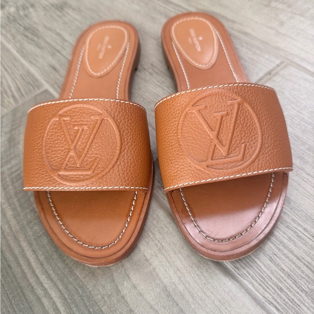 🔴SOLD🔴 Louis Vuitton Tan Leather Slide Sandals